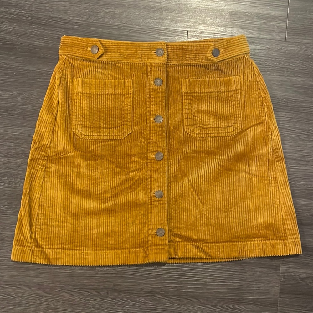Madewell-Corduroy mini skirt. Size 8